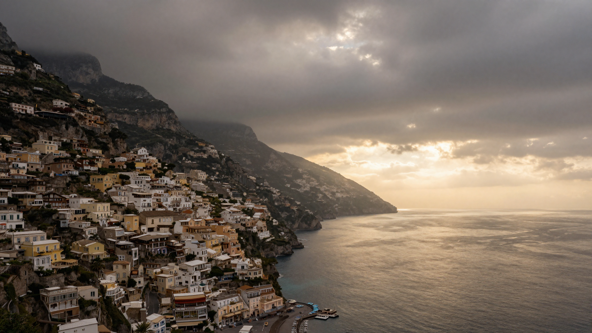 Meteo Campania oggi: coperto, 25-33°C e caldo intenso