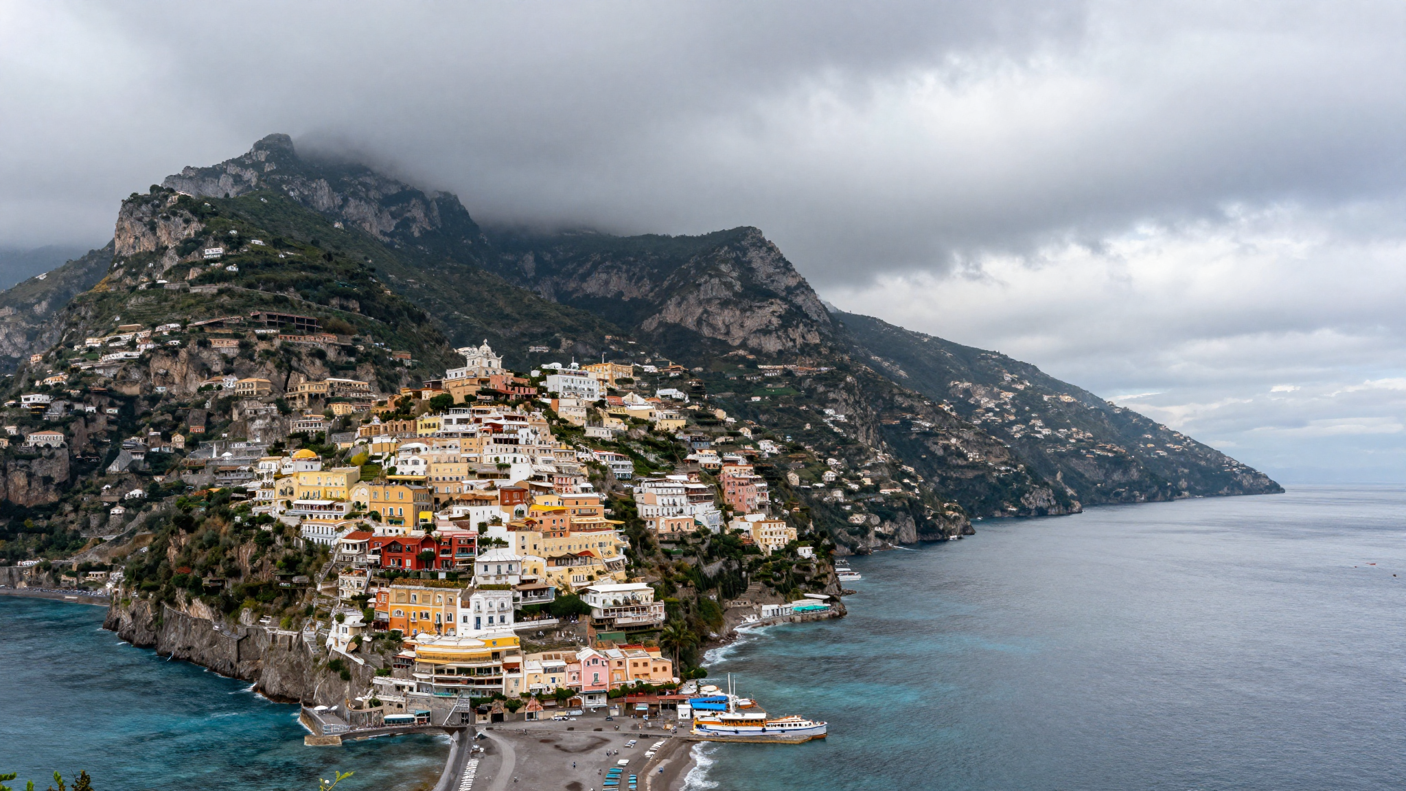 Meteo Campania oggi: coperto, 23-30°C e rischio temporali