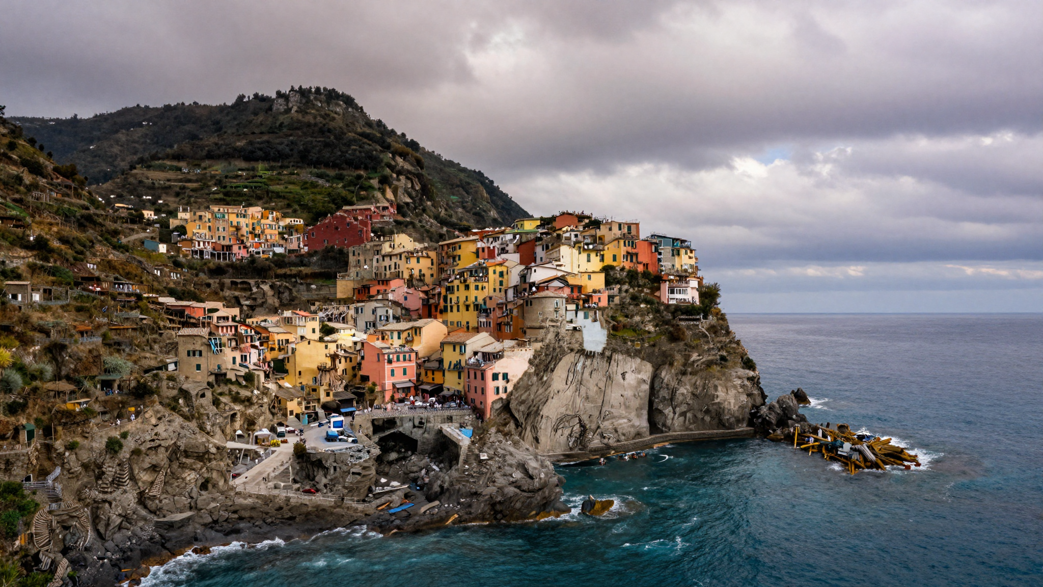 Meteo Liguria oggi: coperto, 23-30°C, vento moderato