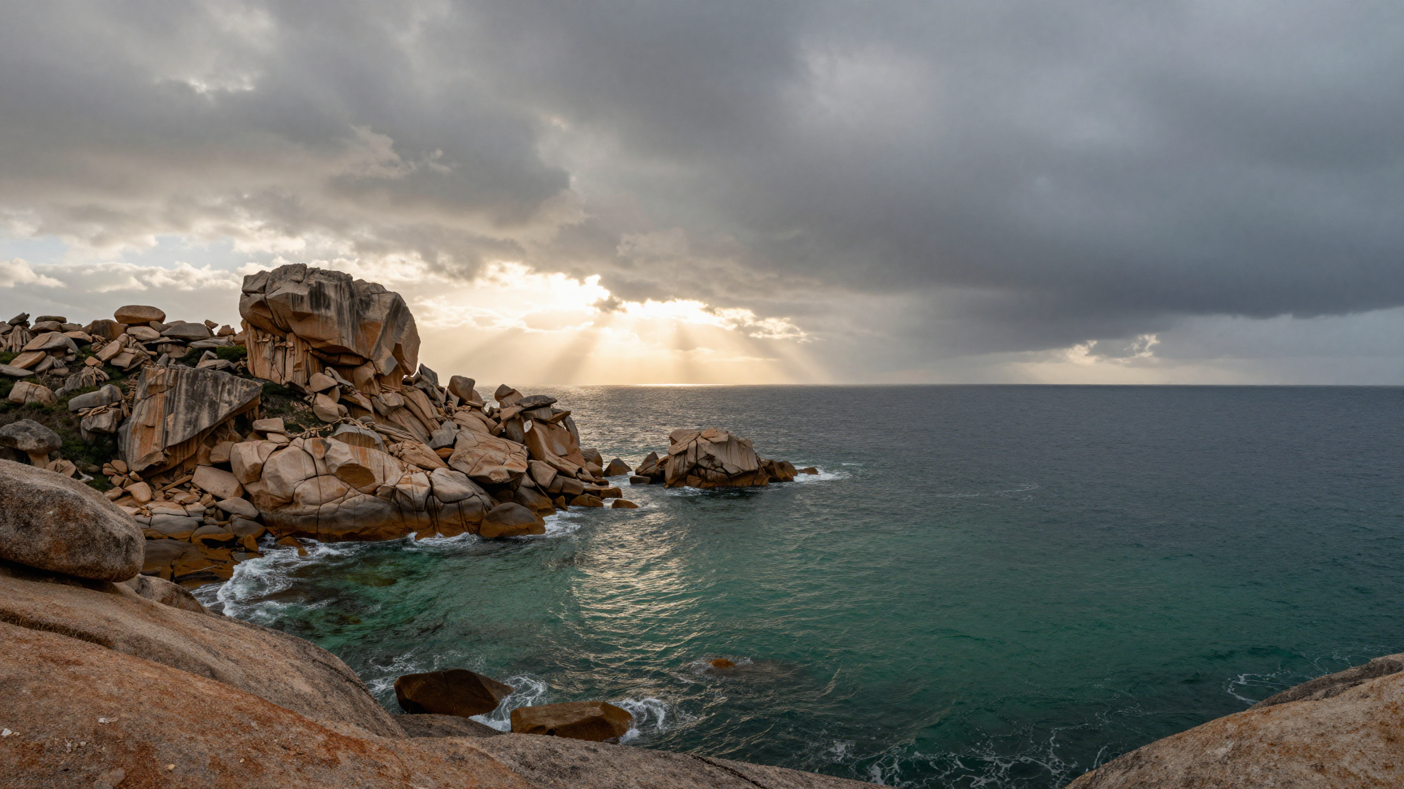 Meteo Sardegna oggi: coperto, 20-31°C e vento moderato