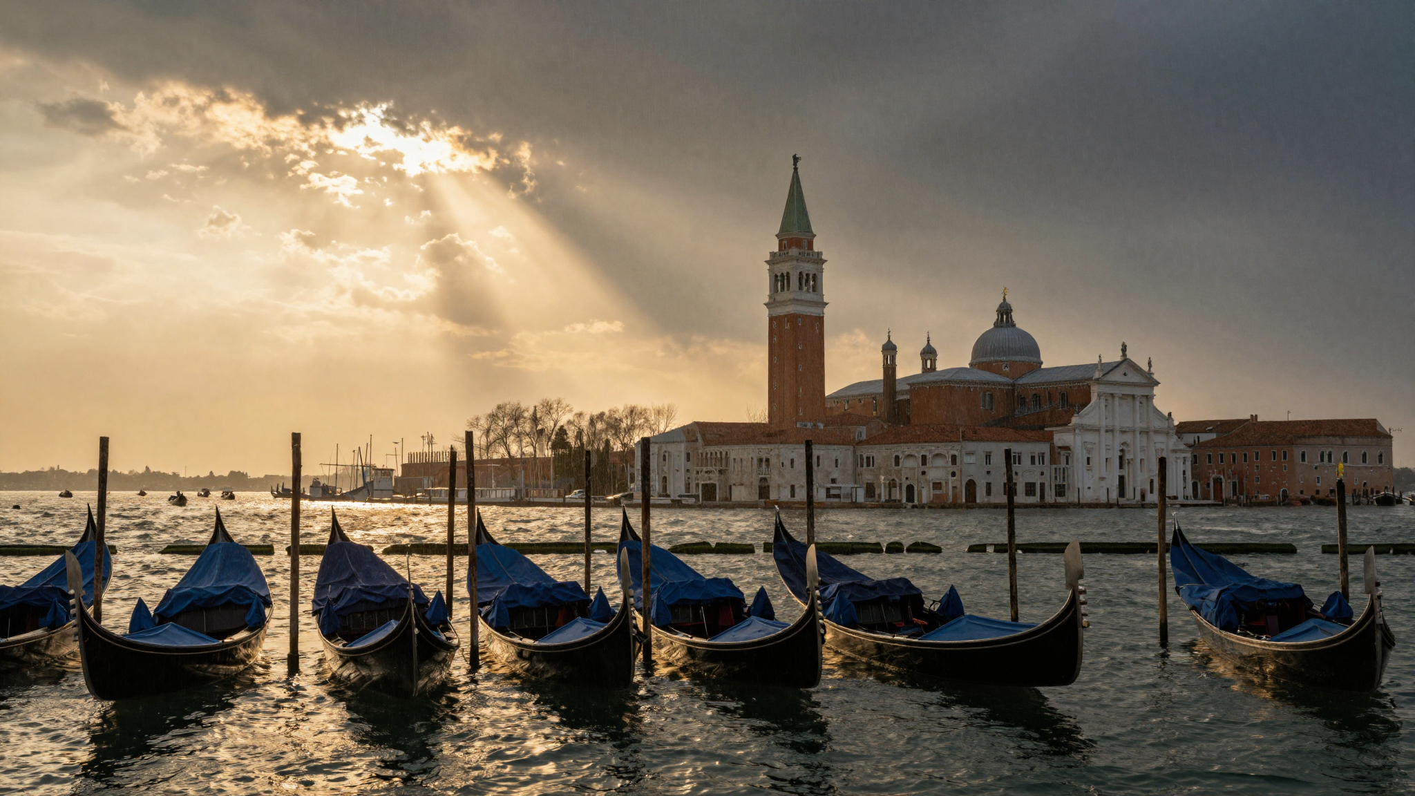 Meteo Veneto oggi: rovesci deboli, 22-30°C